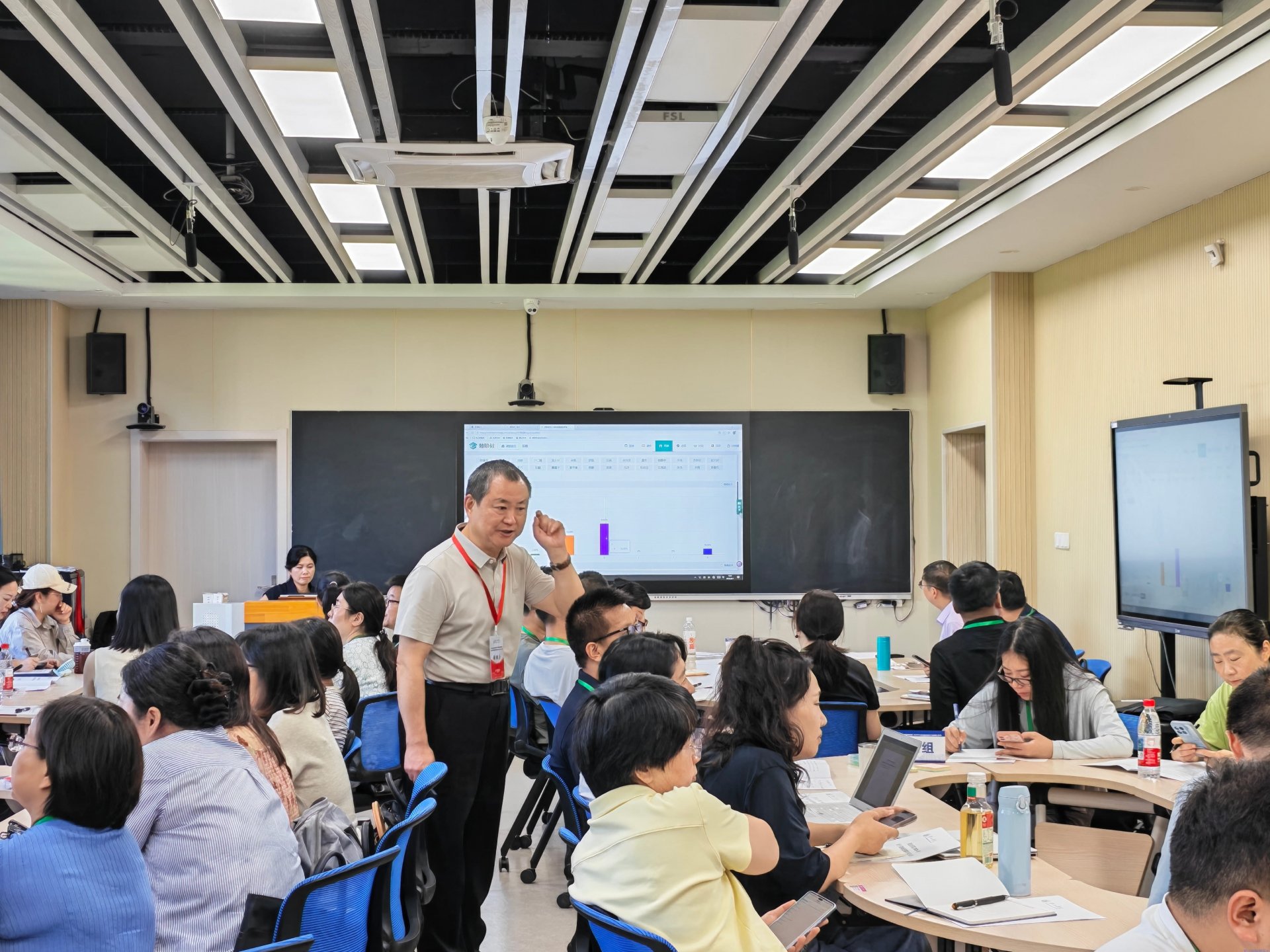 会议由教务处相关负责人主持