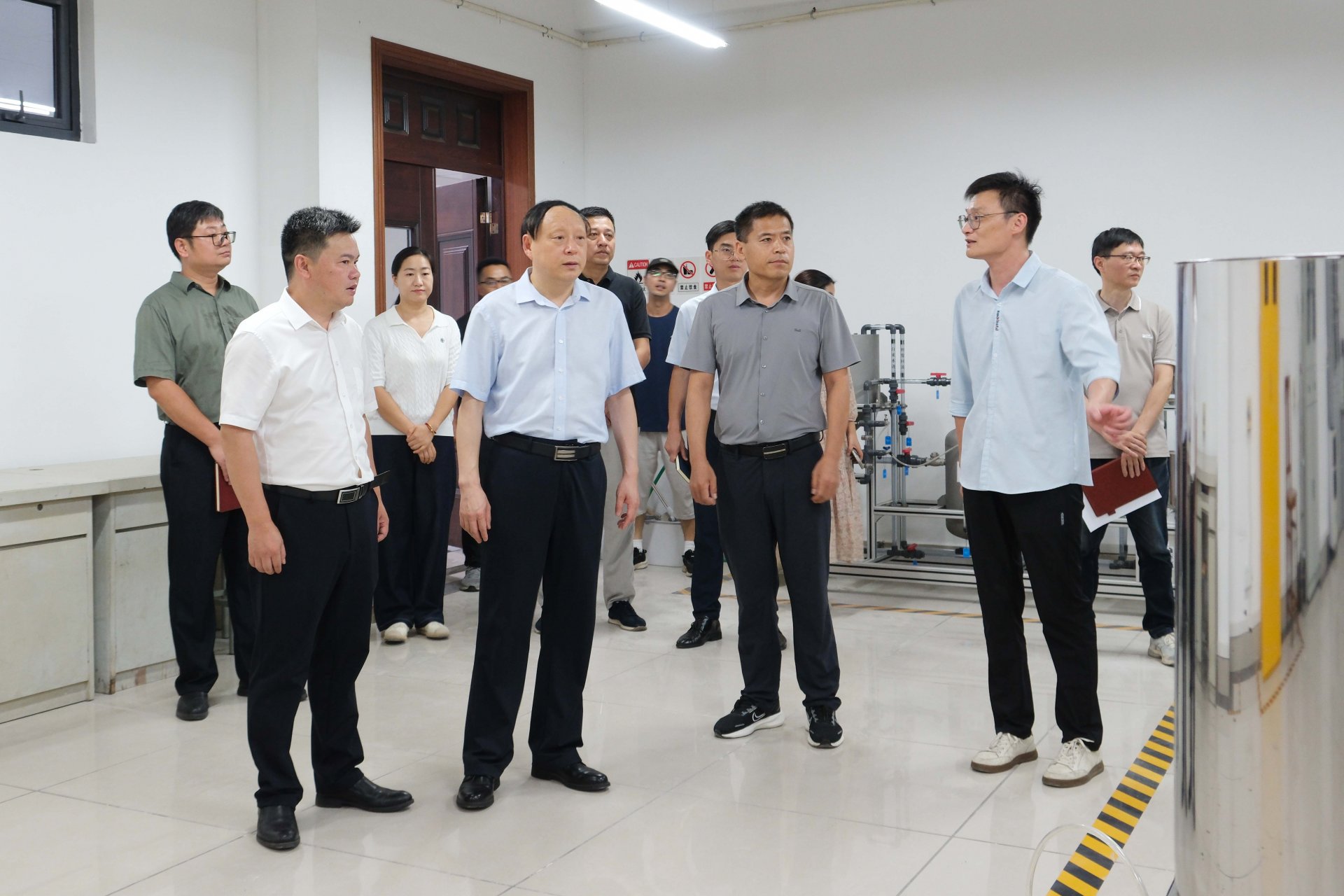对开学准备及安全保障工作进行全面检查