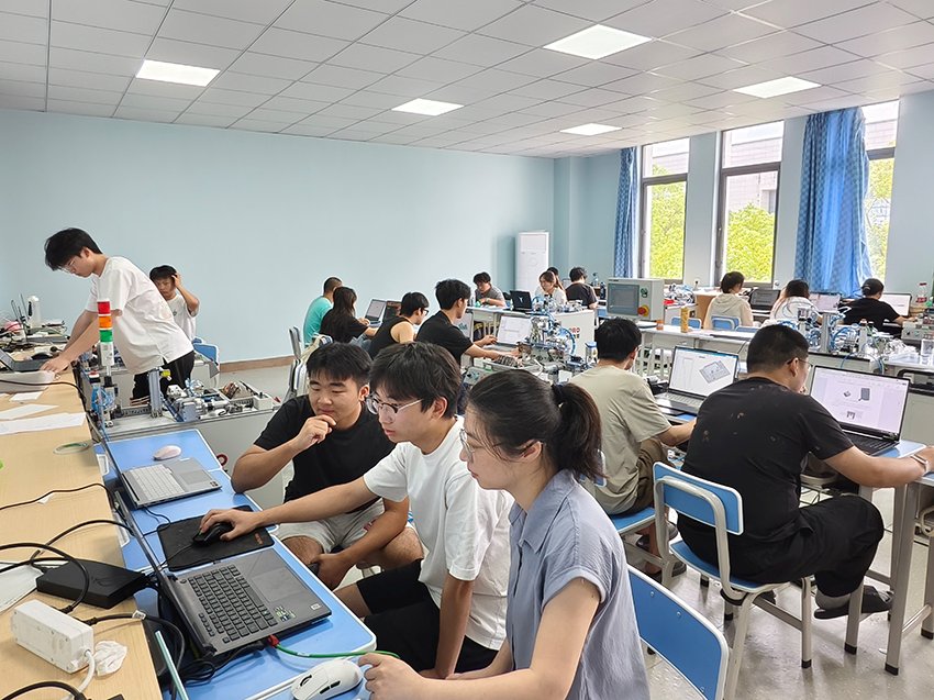 共计10项开云在线官网新人权益级奖项